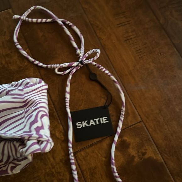 Skatie Bikini Set - Picture 6 of 7